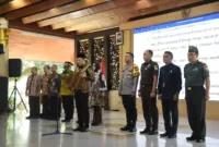 Komitmen bersama antikorupsi dideklarasikan Plt. Bupati Sidoarjo H. Subandi SH,M.Kn bersama seluruh kepala Organisasi Perangkat Daerah Sidoarjo digelar dipendopo Delta Wibawa, Selasa, (14/5). 