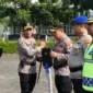 Kapolresta Sidoarjo Kombes. Pol. Christian Tobing secara simbolis serahkan kunci kepada personel Polresta Sidoarjo, Senin (27/5/2024).