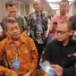Andy Setiawan didampingi Wahyu Kuncoro ketika berikan keterangan terkait jalankan bisnis roti di Sidoarjo dan Madura.