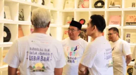 Menko Muhadjir didampingi Walikota Surakarta Gibran Rakabuming Raka dalam acara Gathering Gen Digital Revolusi Mental 2024” dengan tema “Berbagi Hal Baik Untuk Indonesia Lebih Baik”.