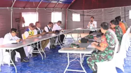 Presiden Joko Widodo Pimpin Rapat terkait penanganan banjir bandang galodo di Simpang Bukit Batabuah, Kabupaten Agam, Sumatra Barat, pada Selasa (21/5/2024).