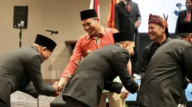 Plt. Bupati Sidoarjo Subandi hadiri pelantikan panwaslu  di Hotel Aston Sidoarjo.