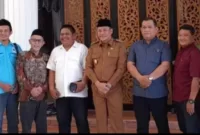 Plt Bupati Sidoarjo Subandi bersama para poltisi di Pendopo Delta Wibawa, Senin (13/5/2024). 