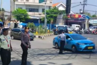 Pengamanan dengan mengedepankan dialogis secara humanis dilakukan personel gabungan.