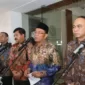 Menko Muhadjir didampingi Menko Polhukam Hadi Tjahjanto, Menkominfo Budi Arie Setiadi beri keterangan terkait pemberantasan judi online, pada Selasa (25/6/2024).