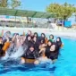 Anak-anak remaja saat menikmati kolam renang terpadu di Desa Sukosari Madiun.