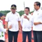 Presiden Jokowi didampingi Menteri Investasi/Kepala Badan Koordinasi Penanaman Modal Bahlil Lahadalia dan Menko PMK Muhadjir Effendy saat di IKN.
