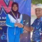 Siswi SMAN 3 Ponorogo terima medali di ajang O2SN 2024.