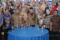 Plt. Bupati Sidoarjo, Subandi, S.H., M.Kn. hadiri launching kerjasama dan kemitraan, antara pelaku Usaha Mikro, Kecil Dan Menengah (UMKM) dan pengusaha, kamis (6/6) di Resto Jie Poek DW.