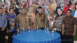 Plt. Bupati Sidoarjo, Subandi, S.H., M.Kn. hadiri launching kerjasama dan kemitraan, antara pelaku Usaha Mikro, Kecil Dan Menengah (UMKM) dan pengusaha, kamis (6/6) di Resto Jie Poek DW.