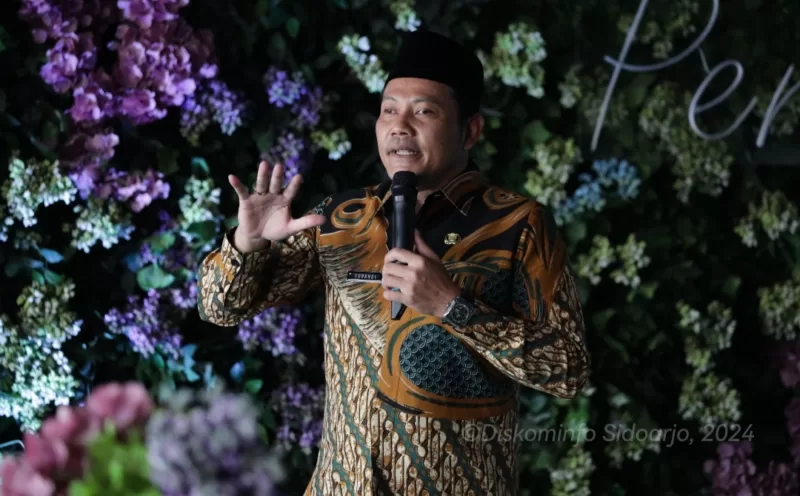 Plt Bupati Sidoarjo Subandi dalam acara Pengelolaan Data dan Produksi Konten Kreatif dengan Artificial Intelligence (AI) di Resto Jie Poek Dw Sidoarjo. 