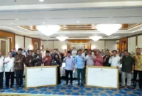 Pemkab Sidoarjo menggelar kegiatan sosialisasi anti korupsi dan deklarasi komitmen bersama di hotel Shangrila Surabaya.