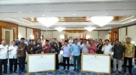 Pemkab Sidoarjo menggelar kegiatan sosialisasi anti korupsi dan deklarasi komitmen bersama di hotel Shangrila Surabaya.