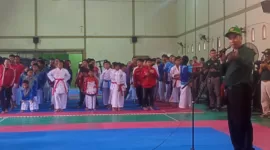 Ketum KONI Sidoarjo Dr H M Frenki Effendi SE MH saat memberikan arahan dan membuka Porkab KONI cabor karate di SMA 2 Antartika Sidoarjo.