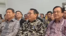 Ketua umum SMSI Pusat Firdaus (tengah).