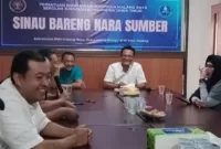 Dwi Hari Cahyono bersama ketua PWI Malang Raya dan berserta pengurus.