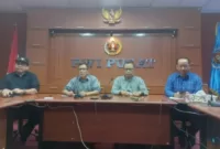 Ketua Dewan Kehormatan Sasongko Tedjo bersama Ketua Umum PWI Pusat Hendry Ch Bangun, didampingi Ketua Bidang Organisasi Zulmansyah Sekedang dan Ketua Dewan Pakar Agus Sudibyo saat konferensi pers, Kamis (27/6/2024) siang.