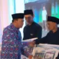 Menko PMK menyerahkan Bantuan Stimulan Perumahan Swadayan Bagi Beresiko Stunting dalam peringatan Harganas ke-31 di Semarang.
