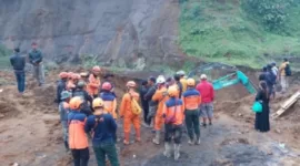 Operasi lanjutan pencarian korban pascalongsor yang melanda wilayah Lumajang, Jawa Timur, Rabu (5/6/2024). (Dok. BPBD Kab Lumajang)