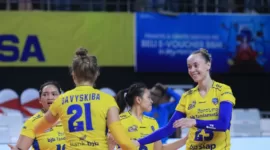 Tim putri Bandung Bank bjb Tandamata mengalahkan Jakarta Electric PLN, tapi belum tentu ke final four. (foto: Proliga)