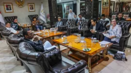 Direktur Internasional Survival Asia menemui Ketua DPD RI AA LaNyalla Mahmud Mattalitti. (foto: tim media LaNyalla) 