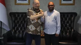 Ketua DPD RI AA LaNyalla Mahmud Mattalitti menerima audiensi Penjabat (Pj) Walikota Sorong Septinus Lobat. (foto: tim media LaNyalla)