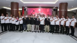 Pengukuhan pengurus Pengprov PBVSI Jatim oleh PP PBVSI. (foto: ist)