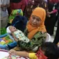 Khofifah Indar Parawansa mengajak masyarakat membangun ketahanan keluarga berkualitas menuju Generasi Emas 2045. (foto: ist)