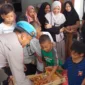 Si Propam Polresta Sidoarjo berbagi kebahagiaan memperingati Hari Bhayangkara ke-78. Dengan memberikan bantuan ke anak-anak Panti Asuhan Al Hannan, pada Kamis (4/7/2024).