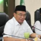 Menko PMK Muhadjir Effendy didampingi Dirjen Penyelenggara Haji dan Umrah Kementerian Agama, Duta Besar RI Riyadh, Konsulat Jenderal RI Jeddah di Kantor Urusan Haji Indonesia KJRI, Jeddah, Arab Saudi, pada Kamis (4/7/2024).
