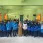 Iptu Utun Utami bersama guru usai acara workshop Pengembangan Keprofesian Berkelanjutan (PKB) di SMP Negeri 2 Krembung, Selasa (9/7/2024).
