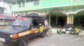 Mobil GRMS saat tiba di Masjid Siti Suci Nur Rohmah Perumahan Magersari Permai.