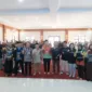 Plt Bupati Subandi bersama Ketua PWI Sidoarjo dan pengurus dalam acara Ngaji Jurnalistik Santri 2024 di Aula Disporapar Sidoarjo.