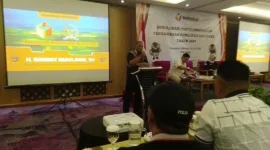  H Rahmat Muhajirin saat menjadi narasumber pada Sosialisasi Pengawasan Penyelenggaraan Pemilihan Serentak 2024 di Fave Hotel Sidoarjo, Selasa (23/7/2024).