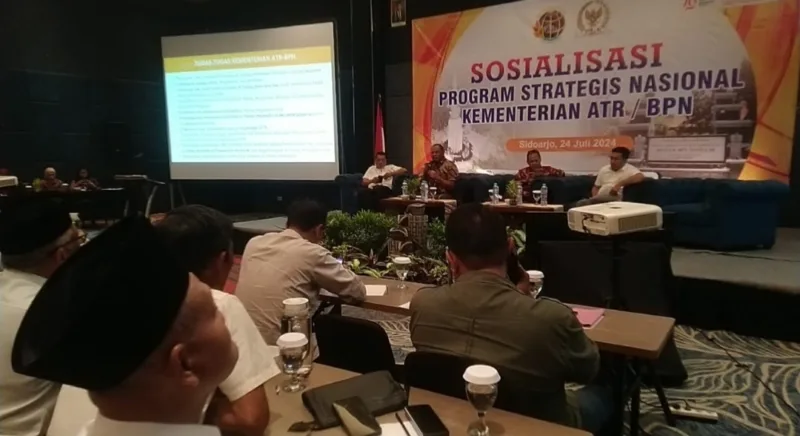 Kepala Desa se-Sidoarjo ikuti kegiatan Sosialisasi Program Strategis Nasional yang berlangsung di Luminor Hotel Sidoarjo, Rabu (24/7/2024).