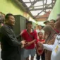 Plt Bupati Subandi langsung kelokasi rumah terbakar di Desa Semambung Sidoarjo.