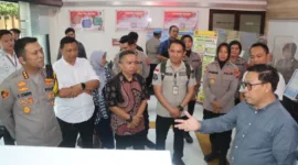 Kapolresta Sidoarjo Kombes. Pol. Christian Tobing sambut Tim independen Kementerian PAN-RB di 