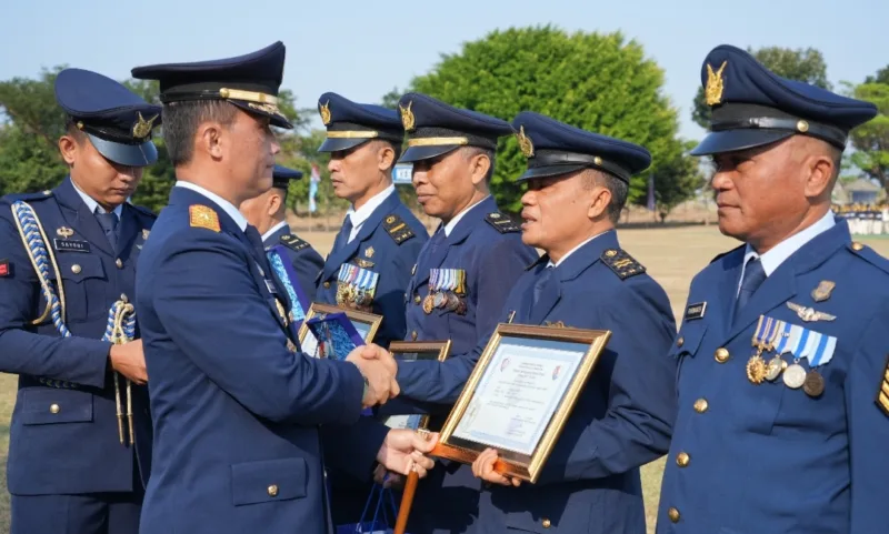 Danlanud Iswahyudi melepas sejumlah personel Lanud Iswahyudi yang akan memasuki masa purna tugas.
