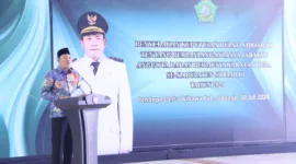 Plt. Bupati Sidoarjo sambutan diacara menyerahkan SK Perpanjangan Masa Jabatan di Pendopo Delta Wibawa Kabupaten Sidoarjo, Selasa (30/7).