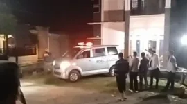 Tim medis dari puskesmas setempat dan aparat kepolisian saat di TKP.