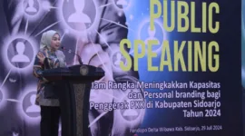 dr Sriatun Subandi, Plt Ketua TP PKK Kabupaten Sidoarjo sambutan diacara Pelatihan Publik Speaking yang digelar oleh TP PKK.