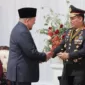 Ketua DPD RI AA LaNyalla Mahmud Mattalitti memberikan selamat kepada Kapolri Jenderal Listyo Sigit Prabowo. (foto: ist)
