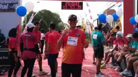 Kasmaji, S.Pd., Kepala Sekolah SMPN 6 Trenggalek, usai menyelesaikan finish Bhayangkara Run.