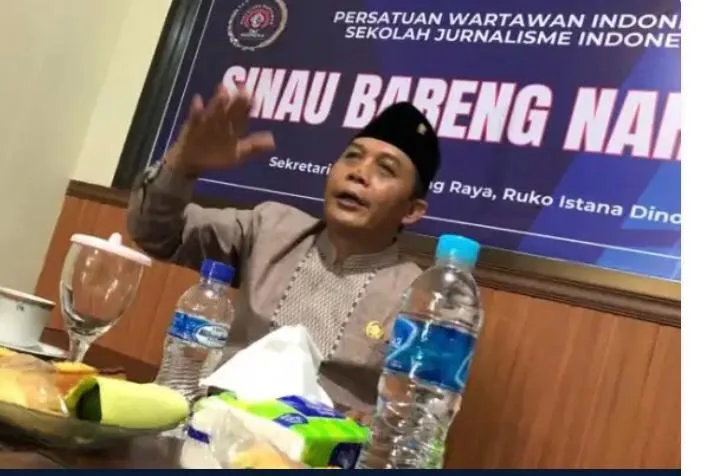 Ketua Dewan Pimpinan Cabang (DPC) PDI Perjuangan Kota Malang, I Made Riandiana Kartika dalam diskusi bareng nara sumber di Sekretariat  PWI Malang Raya.