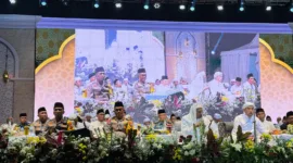Acara Polresta Sidoarjo bersholawat dan ceramah kebangsaan dalam rangka Hari Bhayangkara ke-78 di GOR Sidoarjo, Senin (15/7/2024) malam, berlangsung khidmat dan semarak.