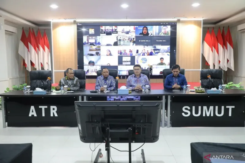Herzaky Mahendra Putra saat memberi arahan dalam kegiatan optimalisasi EKSISTENSI di lingkungan jajaran Kantor Wilayah BPN dan Kantor Pertanahan se-Provinsi Sumatra Utara pada Kamis (01/08/2024).