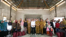 Kunjungan kerja Menko PMK di Kelurahan Sotek, Kabupaten Penajam Paser Utara, Provinsi Kalimantan Timur, pada Selasa (13/8/2024).