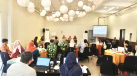 Penandatanganan dokumen perjanjian kerjasama (MoU) antara PT BPR Delta Artha dengan Dinas Perumahan, Permukiman, Cipta Karya dan Tata Ruang (DP2CKTR) Kabupaten Sidoarjo, dan pihak ketiga dari USAID IUWASH, di Luminor Hotel, pada Kamis (15/8).