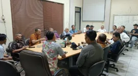 Rapat persiapan pemberangkatan tim Porwanas PWI Jatim.