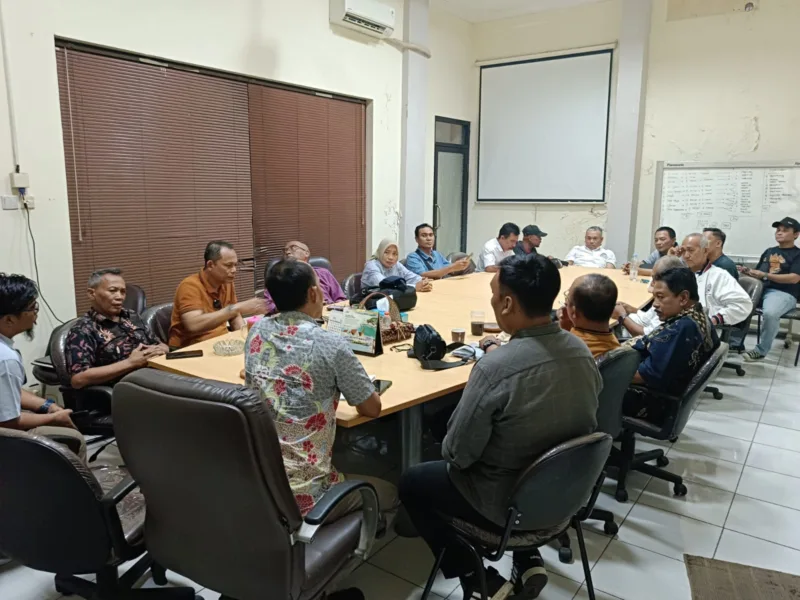 Rapat persiapan pemberangkatan tim Porwanas PWI Jatim.